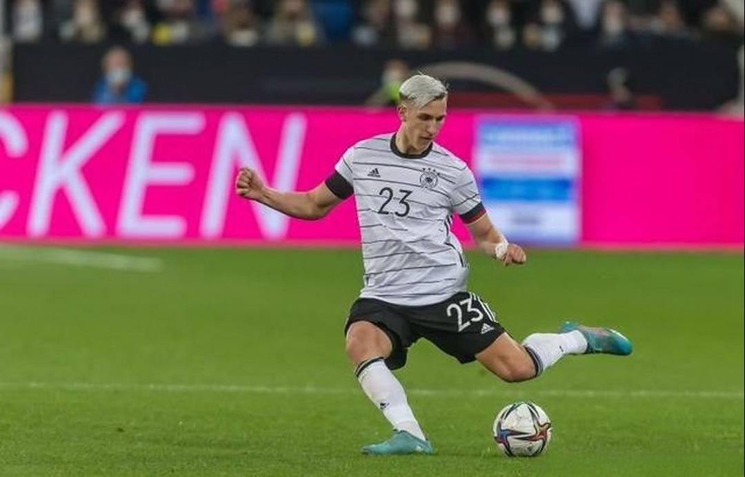 包含转会期体能课后，拜仁慕尼黑队长鼓劲备战欧冠，引发热议，球队文化再被提及的词条